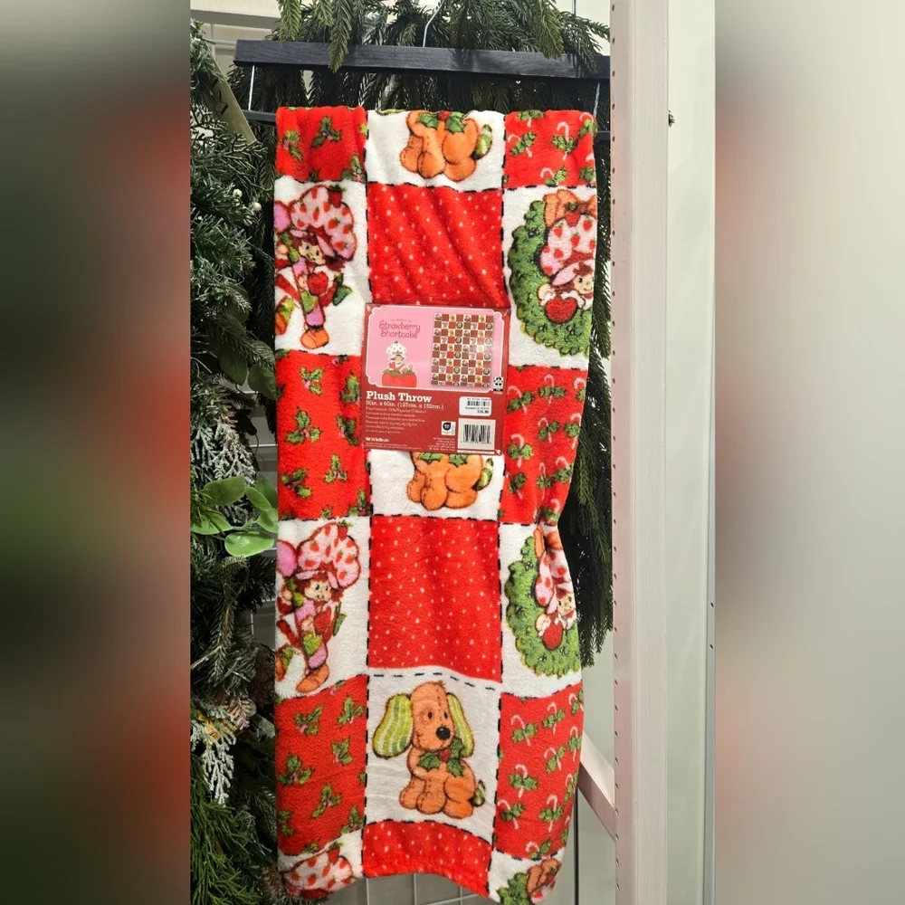 Strawberry Shortcake Plush Christmas Blanket Holly & Dog Custard Vintage Style